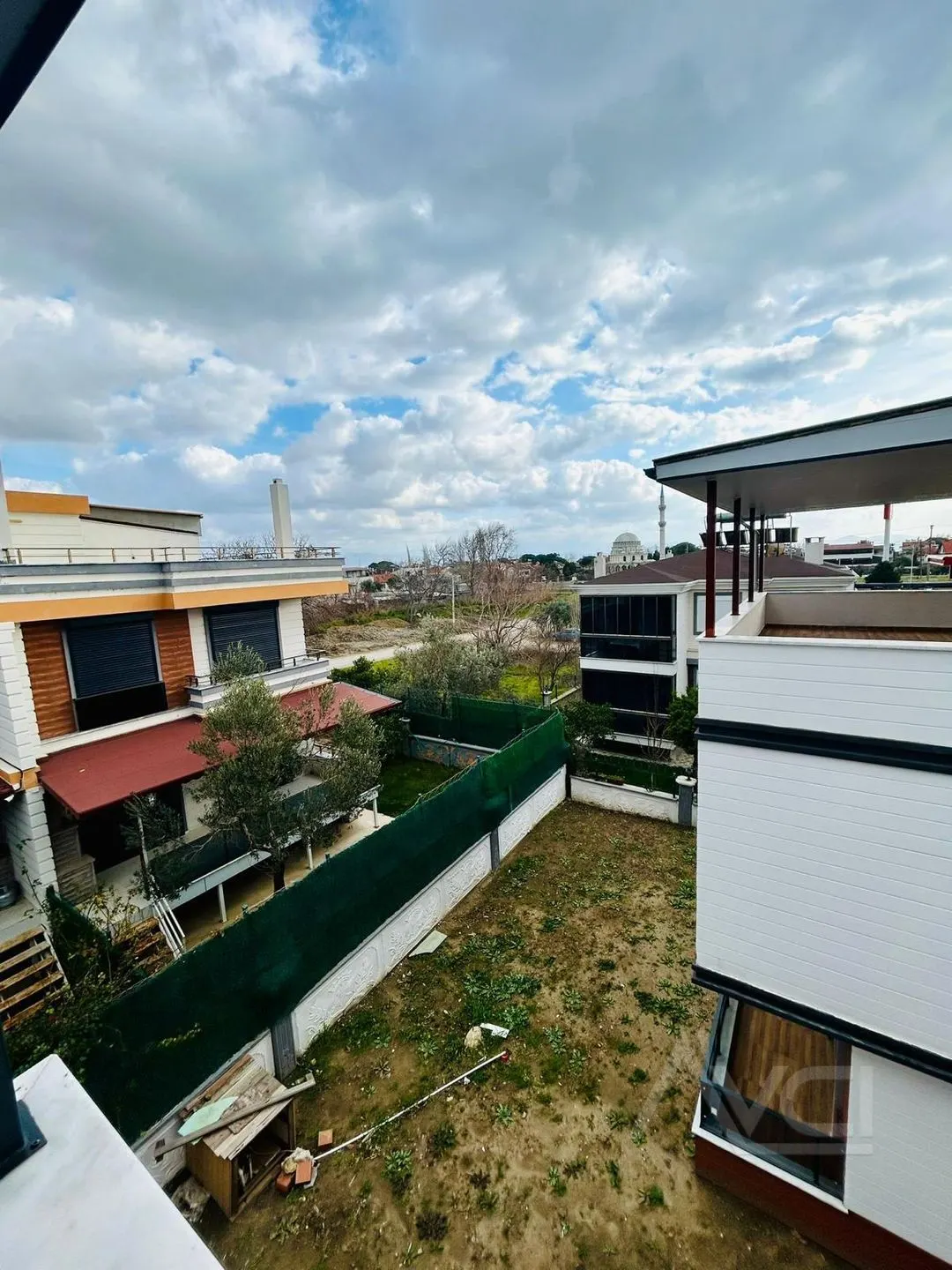 AVCI’DAN DENİZE 350 MT 4+1 BAHÇELİ MANZARALI SIFIR VİLLA