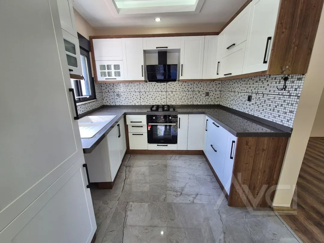 AVCI’DAN AKÇAY GÜRE ARASI DENİZE 750 MT LÜKS SIFIR 4+1 VİLLA