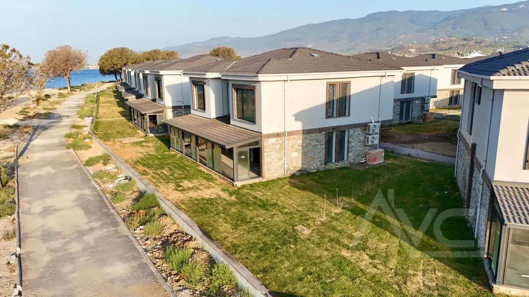 AVCI’ DAN TEK YETKİ 300M2 NET DENİZE SIFIR VİLLA/ÜÇÜNCÜ SIRA