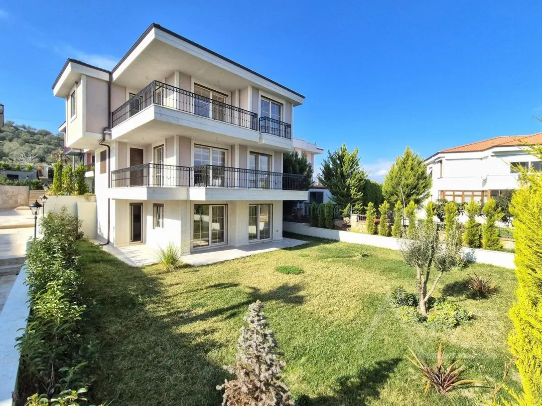 AVCI’DAN CUNDA’DA DENİZE 50MT 400M2 ARSALI MÜSTAKİL VİLLA