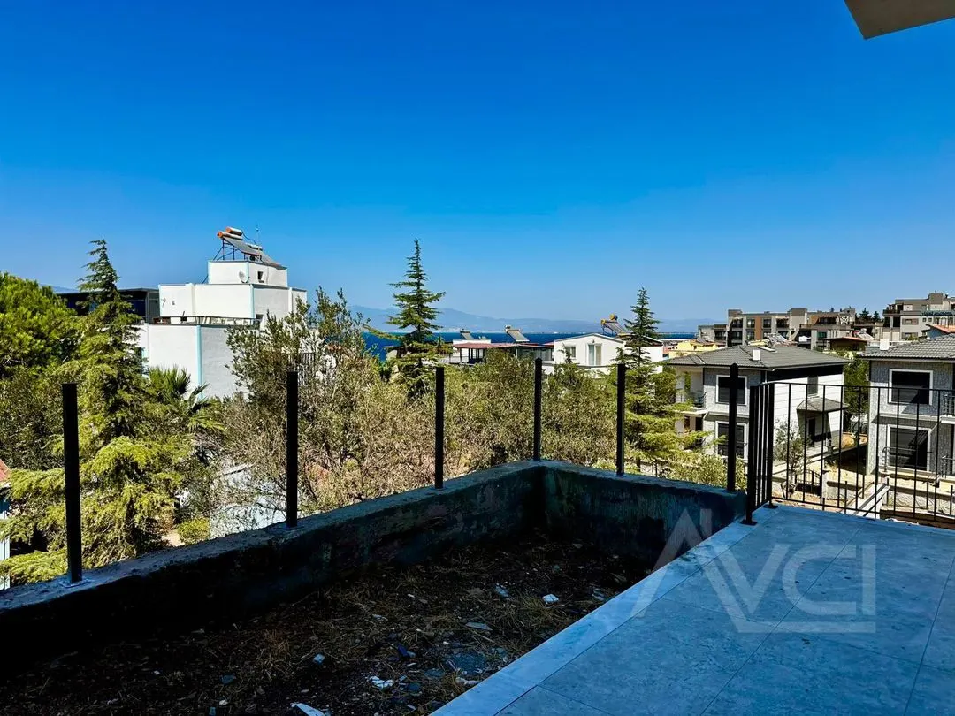 AVCI’DAN HER ODADAN DENİZ MANZARALI DENİZE 50MT SIFIR VİLLA