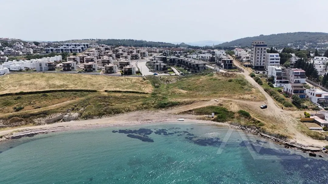 AVCI’DAN 6+1 DENİZE SIFIR ÖZEL PLAJLI MÜSTAKİL VİLLA