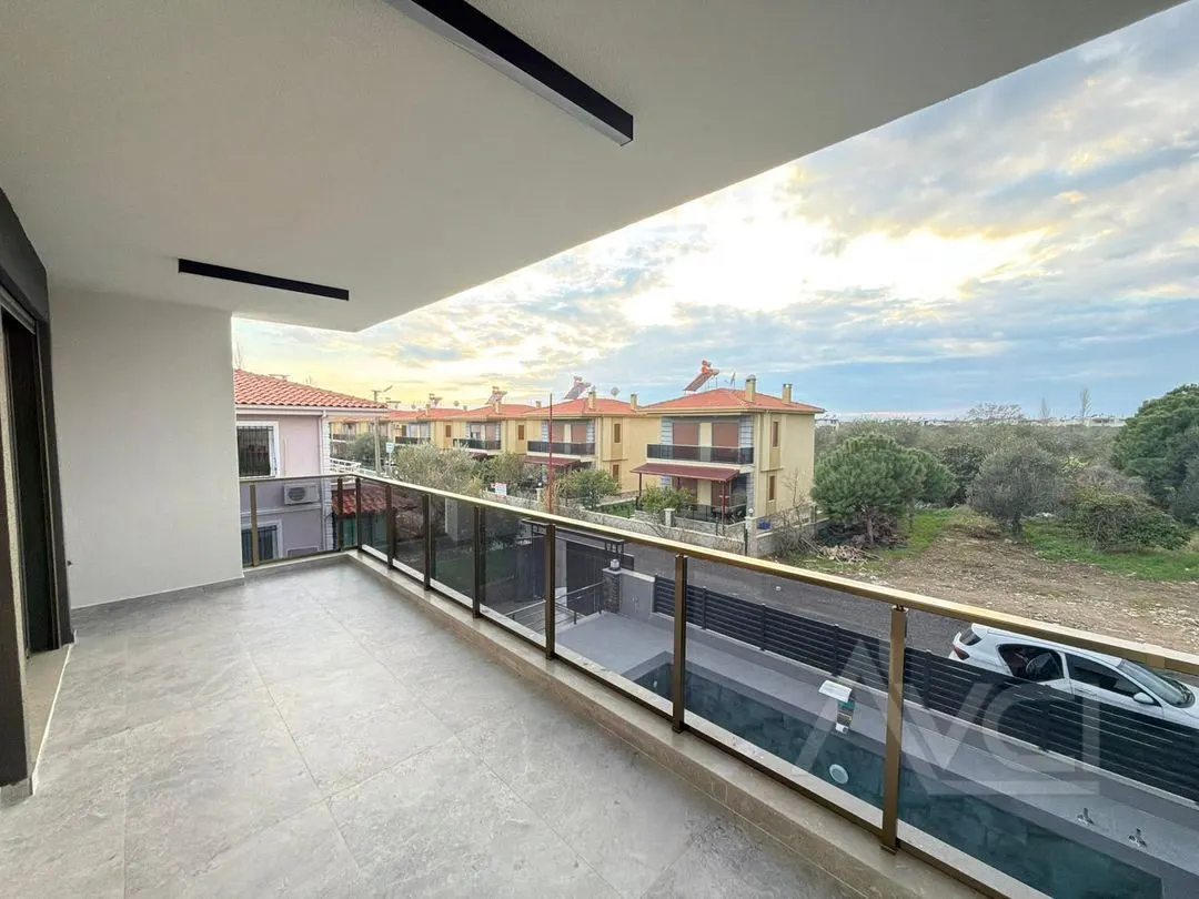 AVCI’DAN FENER’DE 400M2 ARSA GİRİŞ ODALI MÜSTAKİL HAVUZLU VİLLA