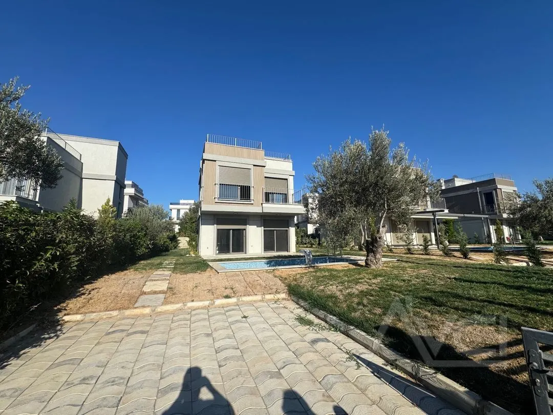 AVCI’DAN 375 M2 ARSALI TAM MÜSTAKİL HAVUZLU VİLLA-DENİZE 400MT