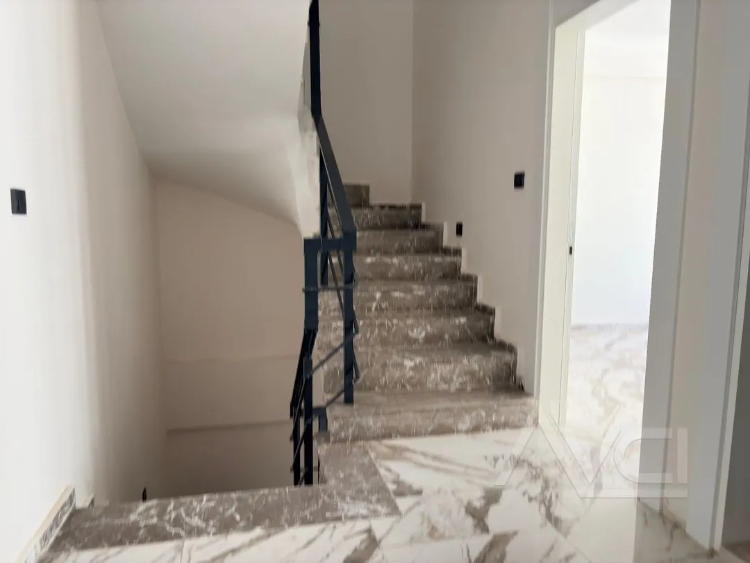 AVCI’DAN NARLI’DA KÖY İÇERİSİNDE 3 KATLI  6+1
