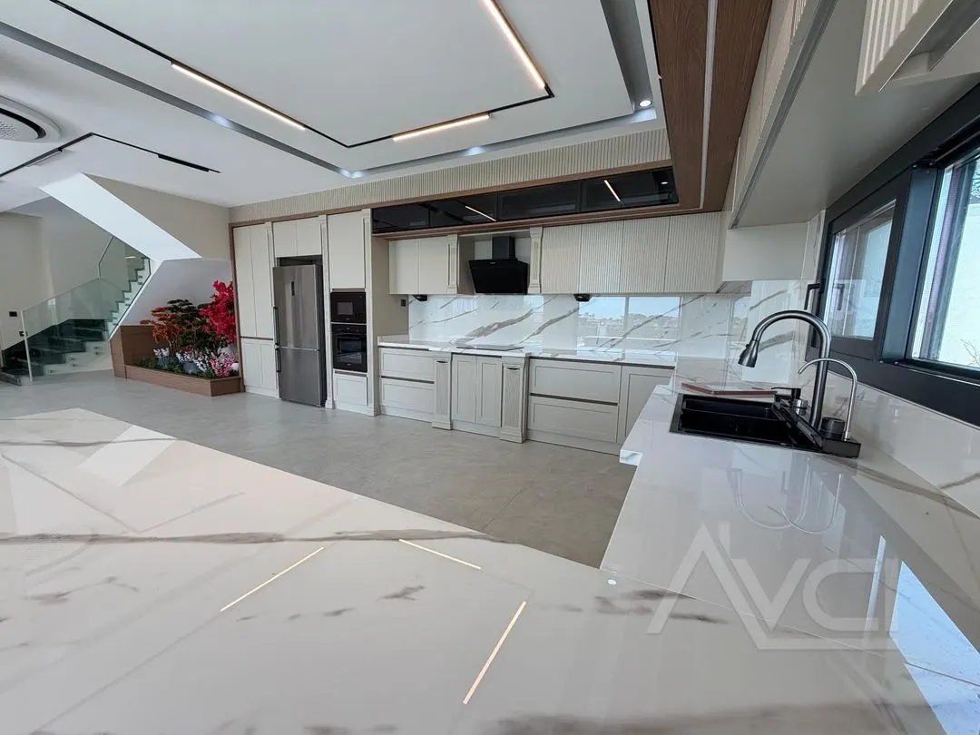 AVCI’DAN ALTINOLUKTA 700M2 İÇERİSİNDE BEYAZ KONAK