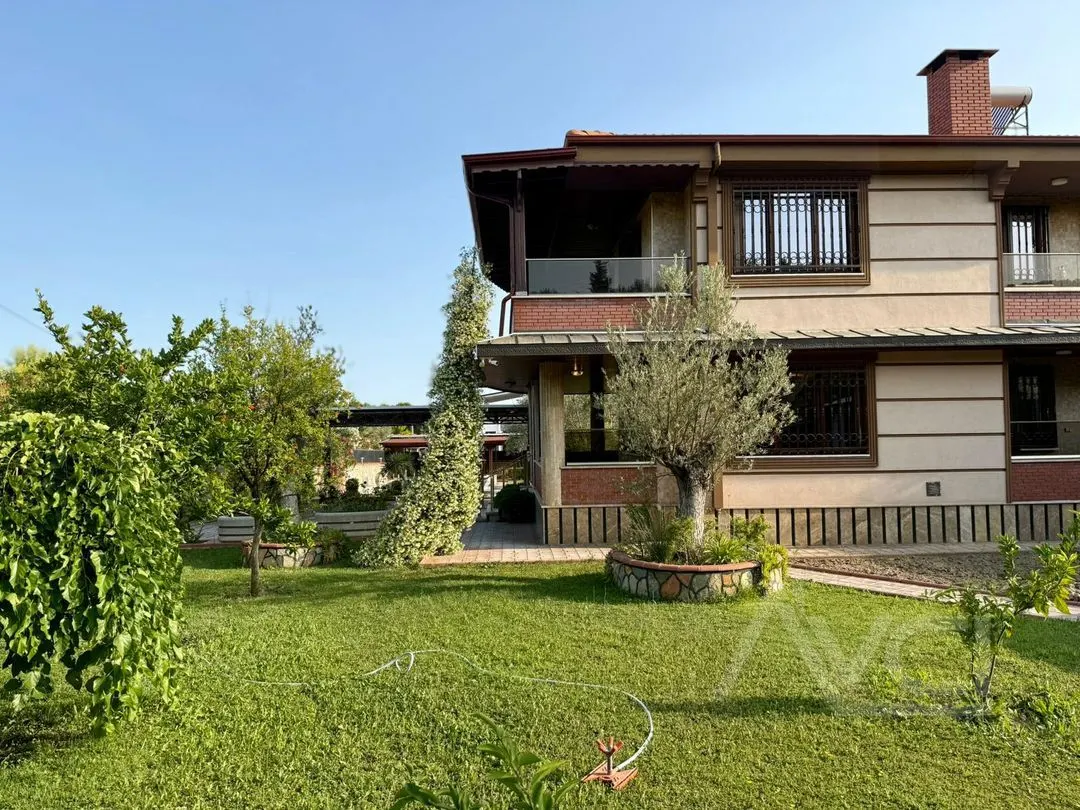 AVCI’DAN 1,500 M2 ARSA İÇİNDE 2 MÜŞTEMİLATLI HAVUZLU MALİKANE