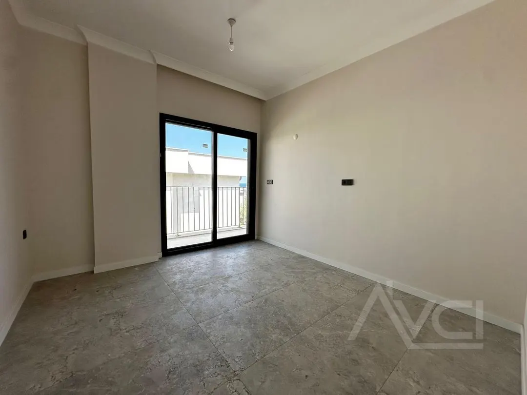 AVCI’DAN HER ODADAN DENİZ MANZARALI DENİZE 50MT SIFIR VİLLA