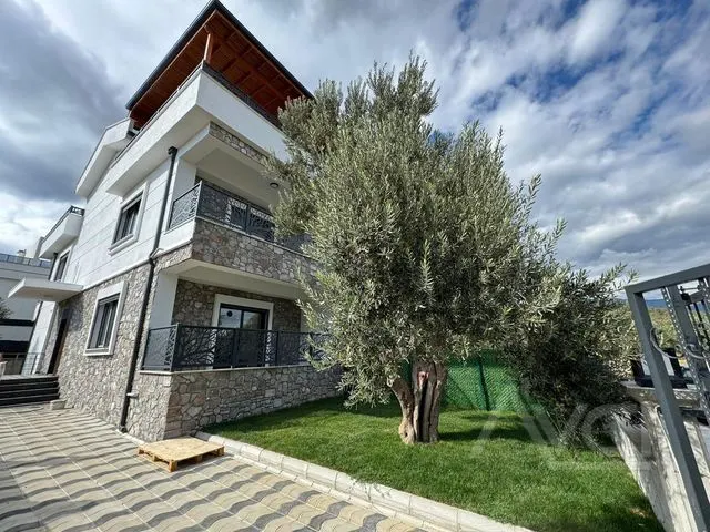 AVCI’DAN BAHÇELİ VE LÜKS TASARIMLI SIFIR 4+1 VİLLA