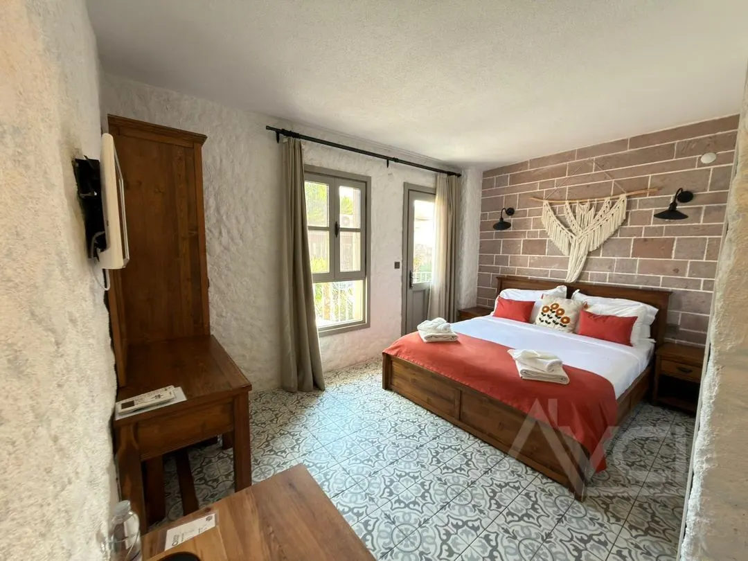 AVCI’DAN CUNDA SAHİLE 50MT 11 ODALI AKTİF TAŞ OTEL