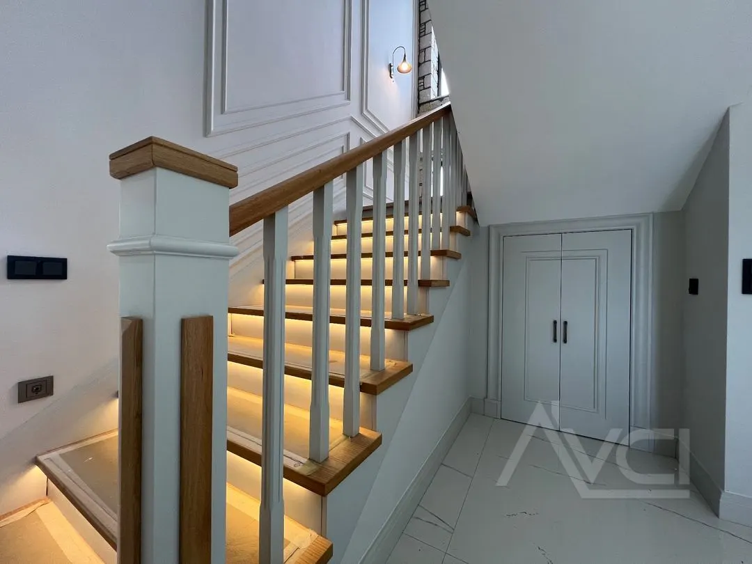 AVCI’DAN 700M2 ARSA İÇİNDE GİRİŞTE 2 ODALI HAVUZLU LÜKS ALAÇATİ TARZI VİLLA