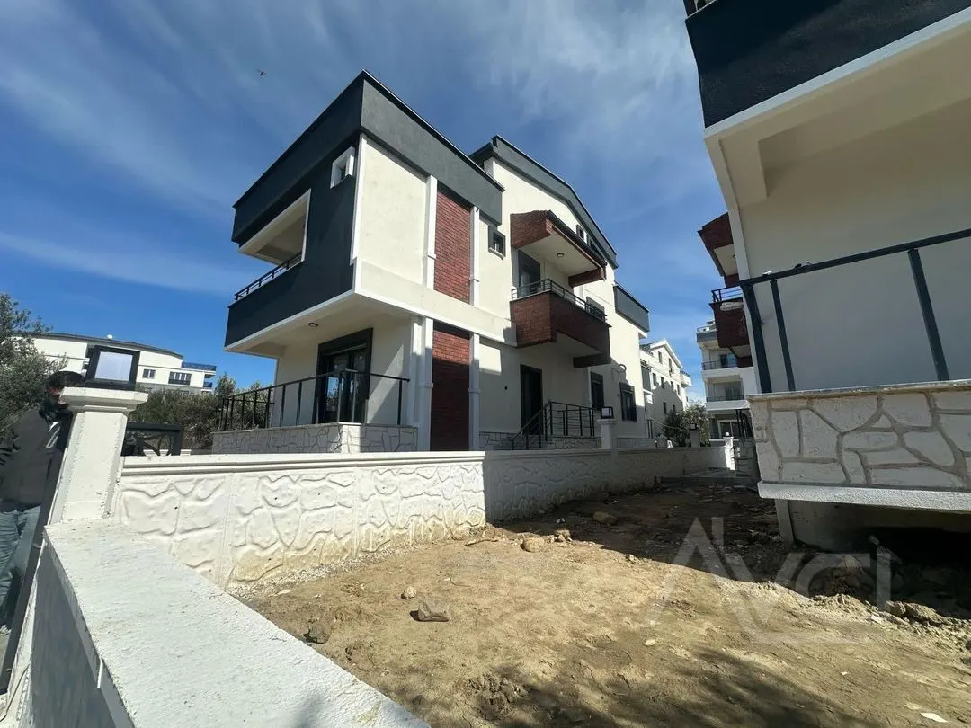 AVCI’DAN KESİNTİSİZ ZEYTİNLİK MANZARALI SIFIR VİLLA