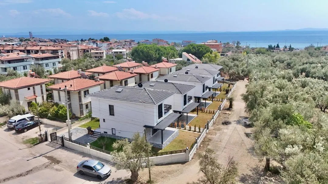 AVCI’DAN 300M2 ARSA İÇİNDE GİRİŞTE ODALI BAĞIMSIZ MÜSTAKİL VİLLA