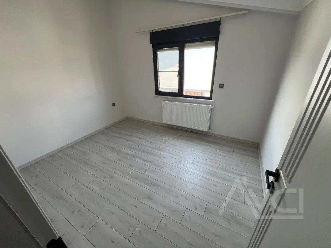 AVCI GAYRİMENKUL’DEN DENİZE 300 METRE 3+1 HAVUZLU SİTE  MUTFAK AYRI