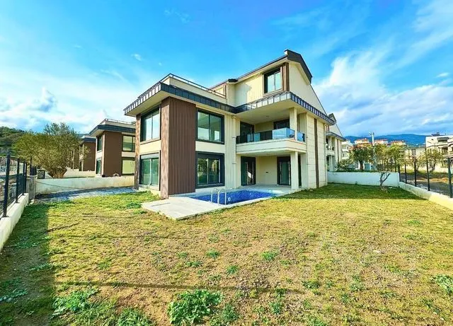 AVCI’DAN 400 M2 ARSA İÇİNDE 5+1 LOFT HAVUZLU VİLLA