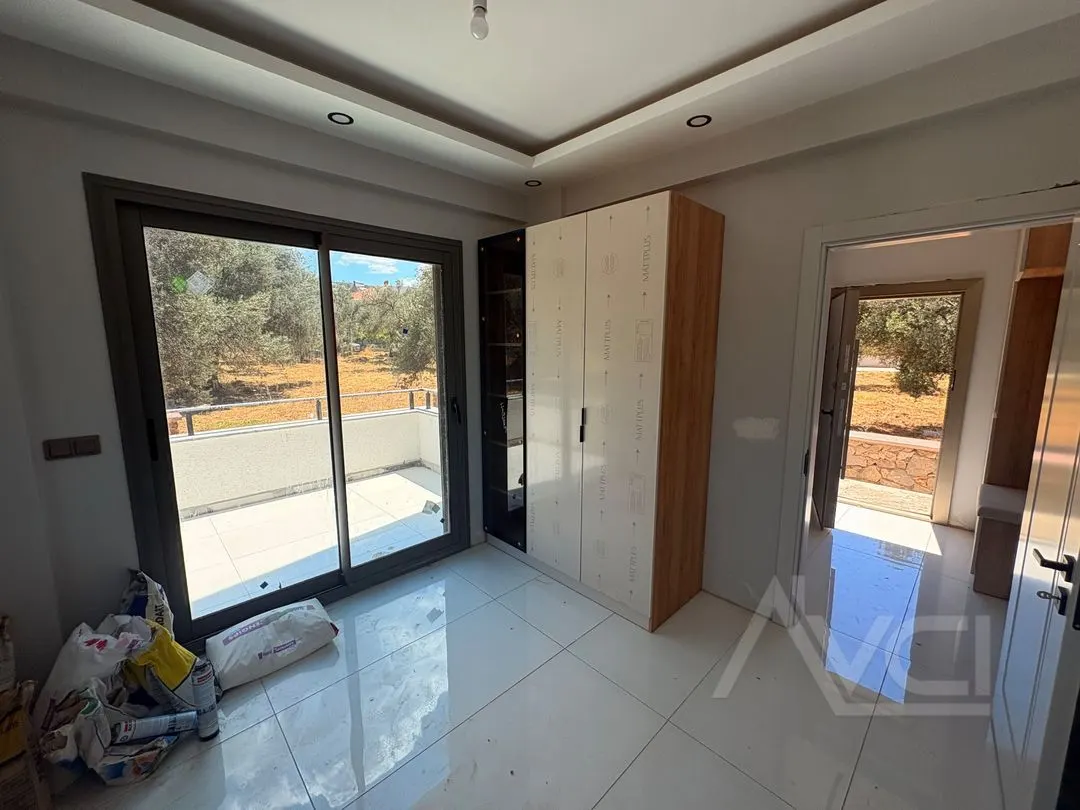 AVCI’DAN 3+1 DENİZ MANZARALI GİRİŞTE ODALI 350M2 İÇESİNDE PELİTKÖY’DE TEK MÜSTAKİL