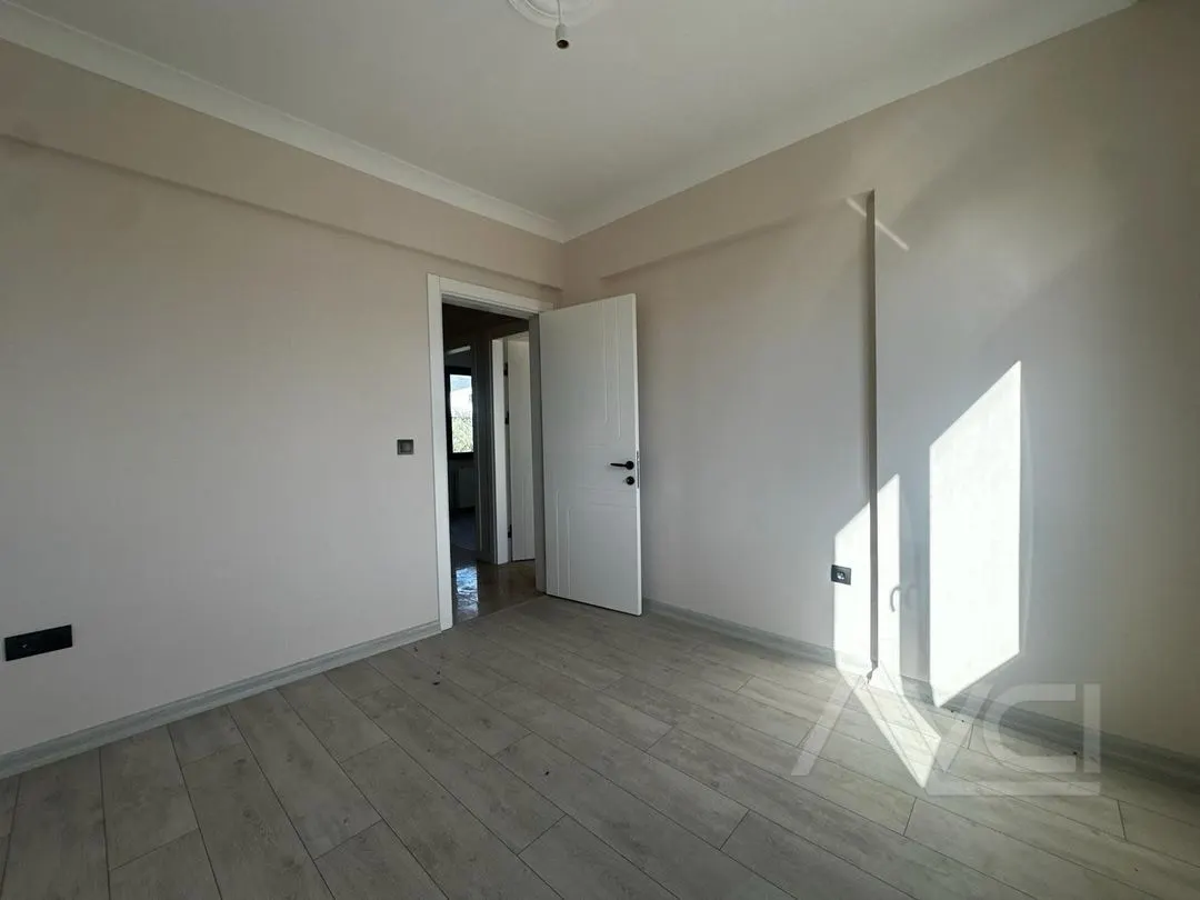 AVCI’DAN YOLUN ALTI DENİZE 100MT HAVUZLU SIFIR VİLLA