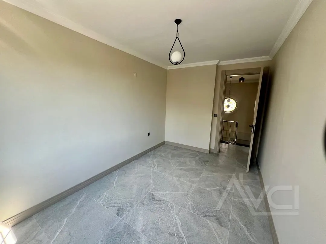 AVCI’DAN NARLI’DA DENİZE 200 MT TAM MÜSTAKİL 2 KATLI VİLLA
