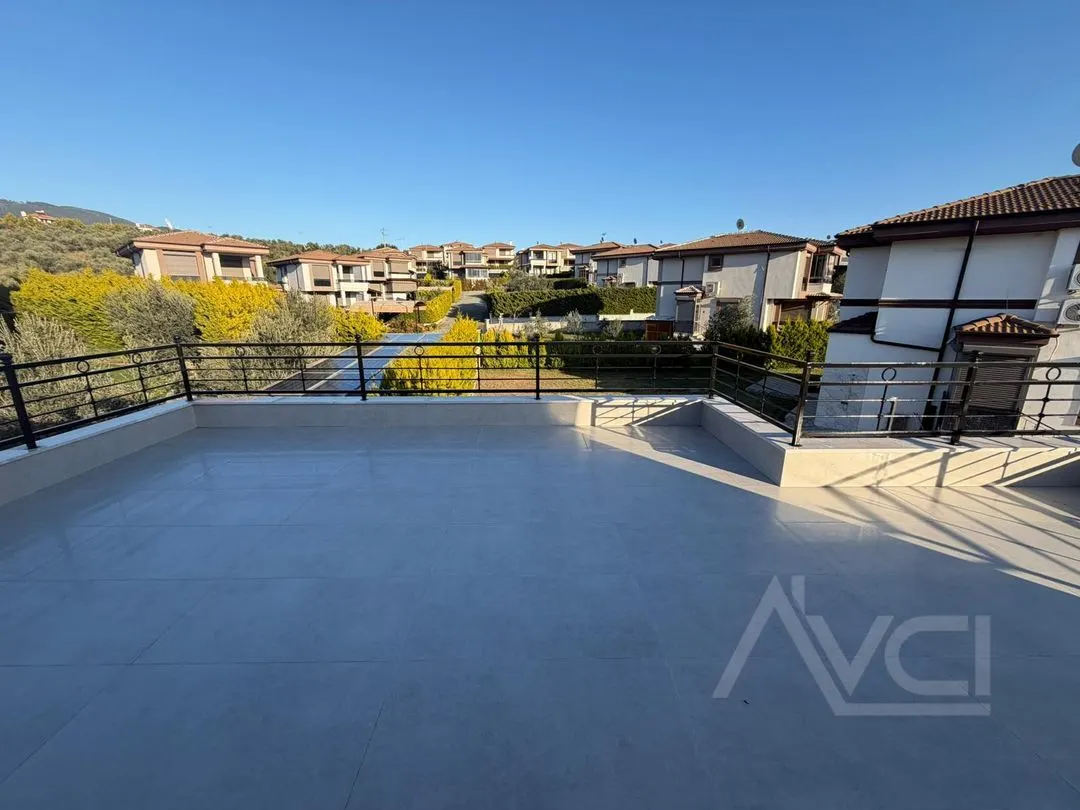 AVCI’DAN 700 M2 ARSA 6+1 GİRİŞ ODALI MÜSTAKİL HAVUZLU VİLLA