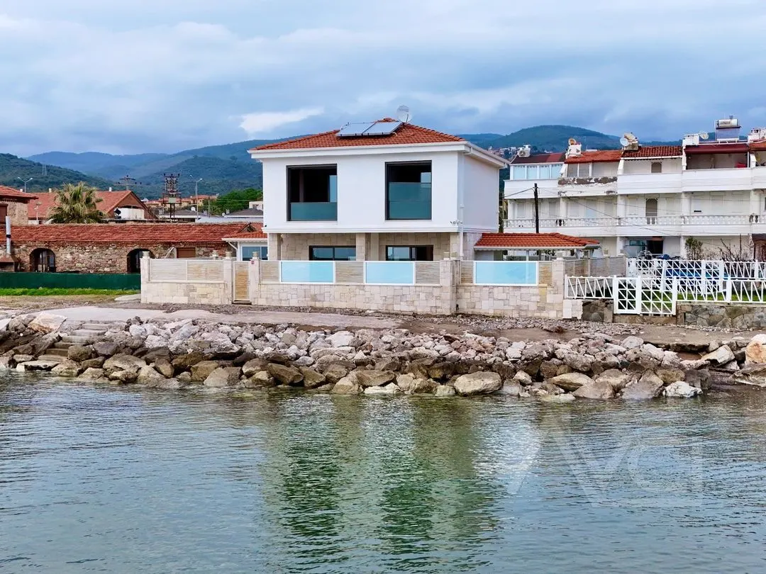 AVCI’DAN DENİZE SIFIR ALTINOLUK NARLI’DA TAM MÜSTAKİL VİLLA