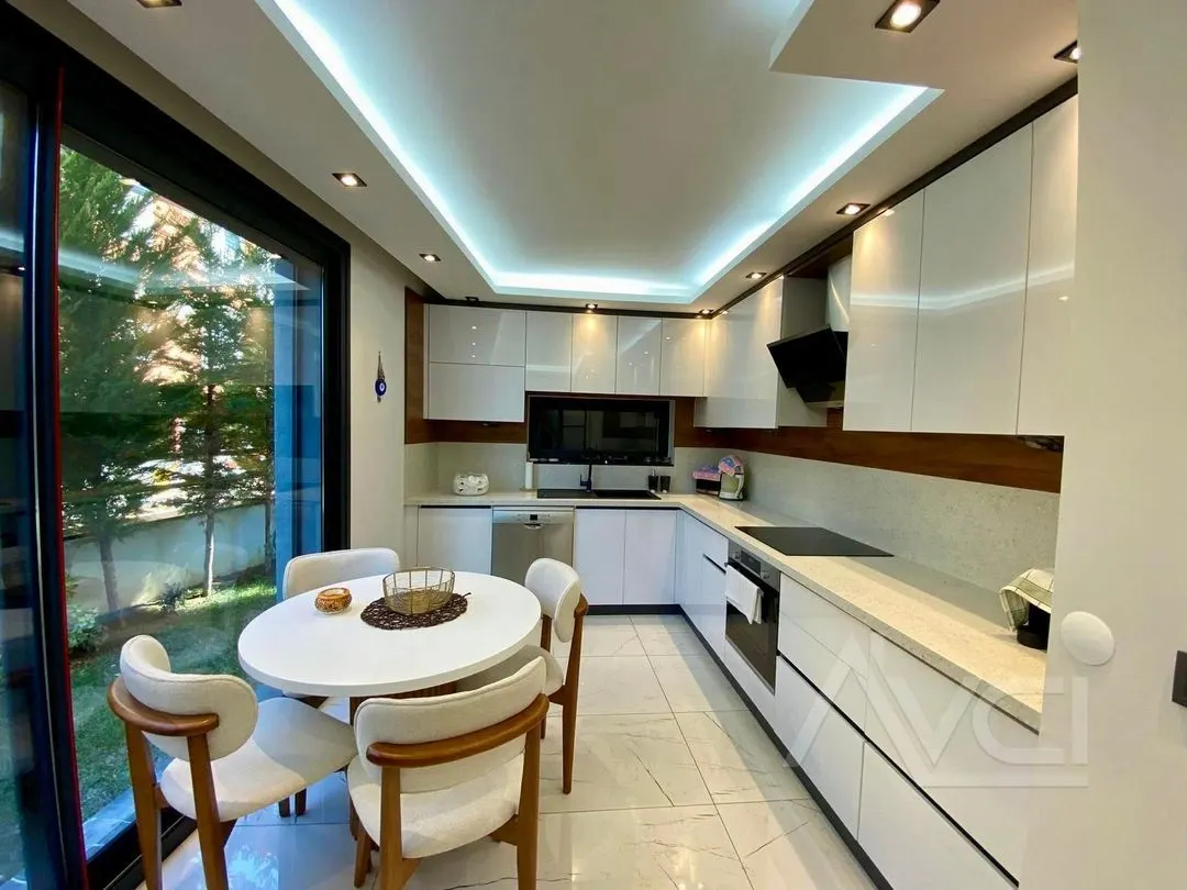 AVCI’DAN DENİZE 50 MT TAM MÜSTAKİL DENİZ MANZ 4+1 VİLLA