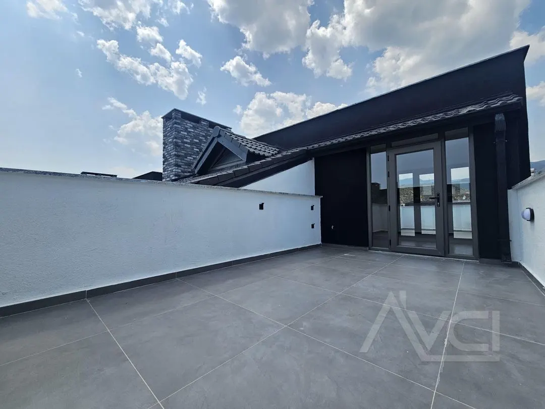 AVCI'DAN YOLUN ALTINDA TAM MÜSTAKİL HAVUZLU LOFT VİLLA