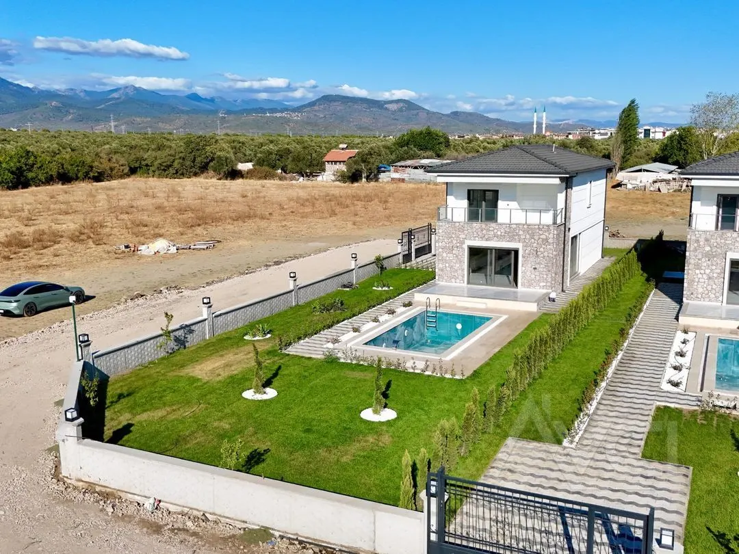 AVCI’DAN GÜRE-AKÇAY ARASI 600M2 ARSA MÜSTAKİL HAVUZLU LÜKS VİLLA