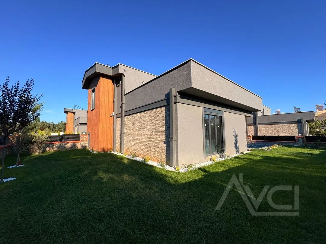 AVCI’DAN AVCILAR’DA 600M2 4+1 MÜSTAKİL HAVUZLU LÜKS VİLLA