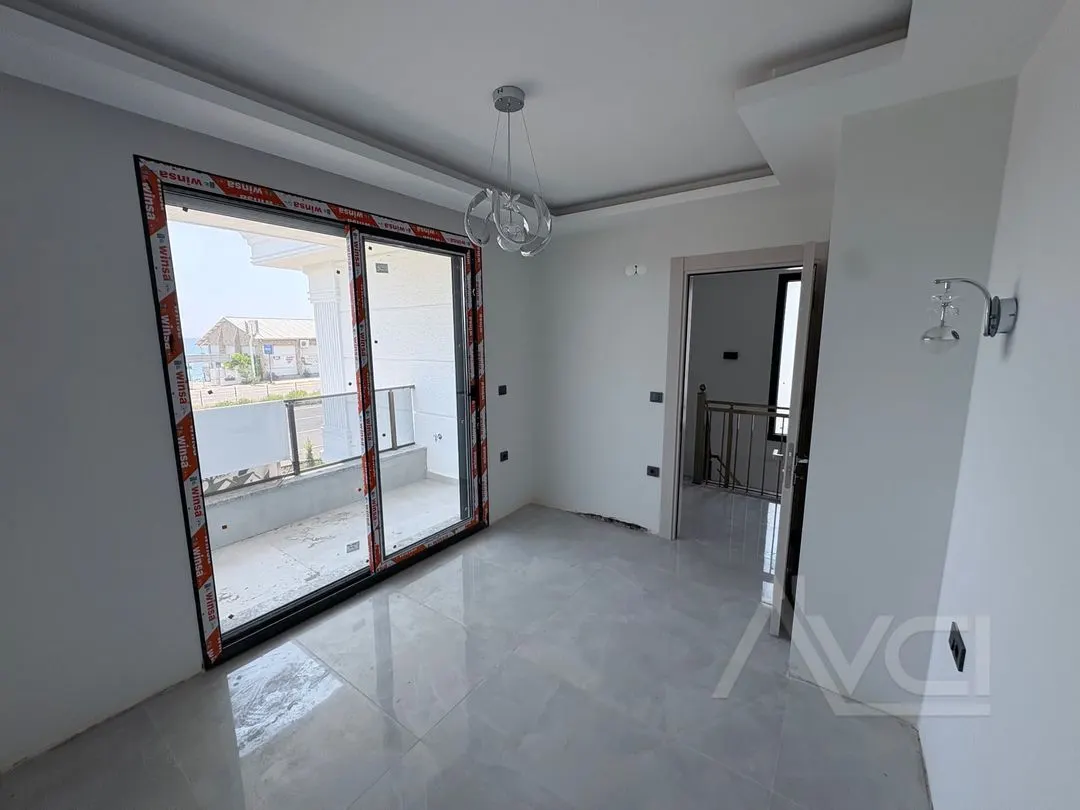 AVCI’DAN KÜÇÜKKUYUDA SİTE İÇERİSİNDE MÜSTAKİL YOLA YAKIN 3+1 VİLLA