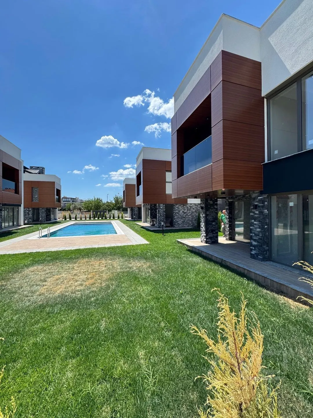 AVCI'DAN YOLUN ALTINDA TAM MÜSTAKİL HAVUZLU LOFT VİLLA