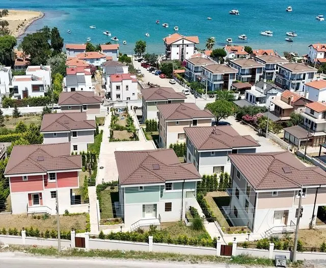 AVCI’DAN CUNDA’DA DENİZE 50MT 400M2 ARSALI MÜSTAKİL VİLLA