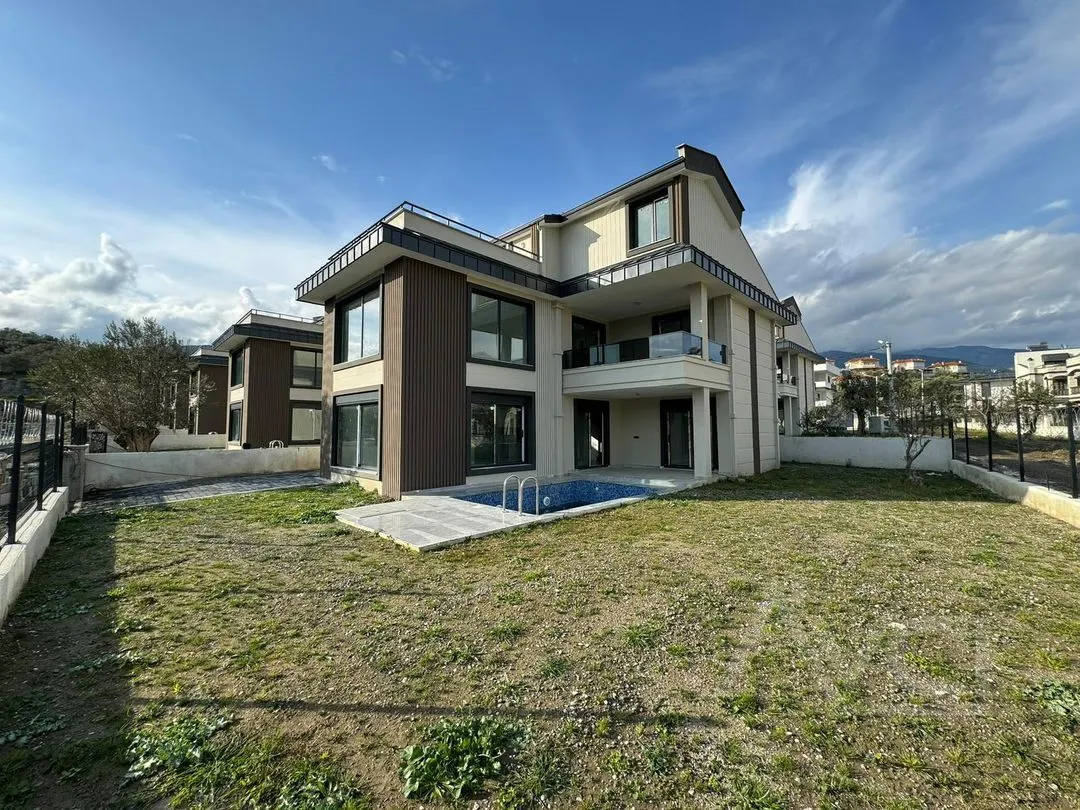 AVCI’DAN 400 M2 ARSA İÇİNDE 5+1 LOFT HAVUZLU VİLLA