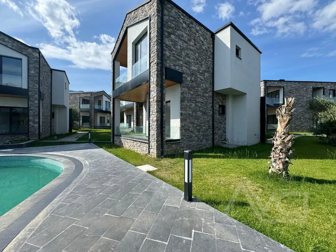 AVCI’DAN ÖDÜLLÜ PROJE HAVUZLU GİRİŞ ODALI MÜSTAKİL LOFT VİLLA