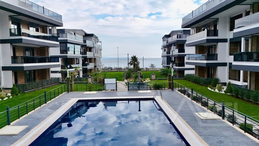AVCI’DAN DENİZE SIFIR EN ÖN CEPHE HAVUZLU SİTE-EN GÜZEL DAİRE