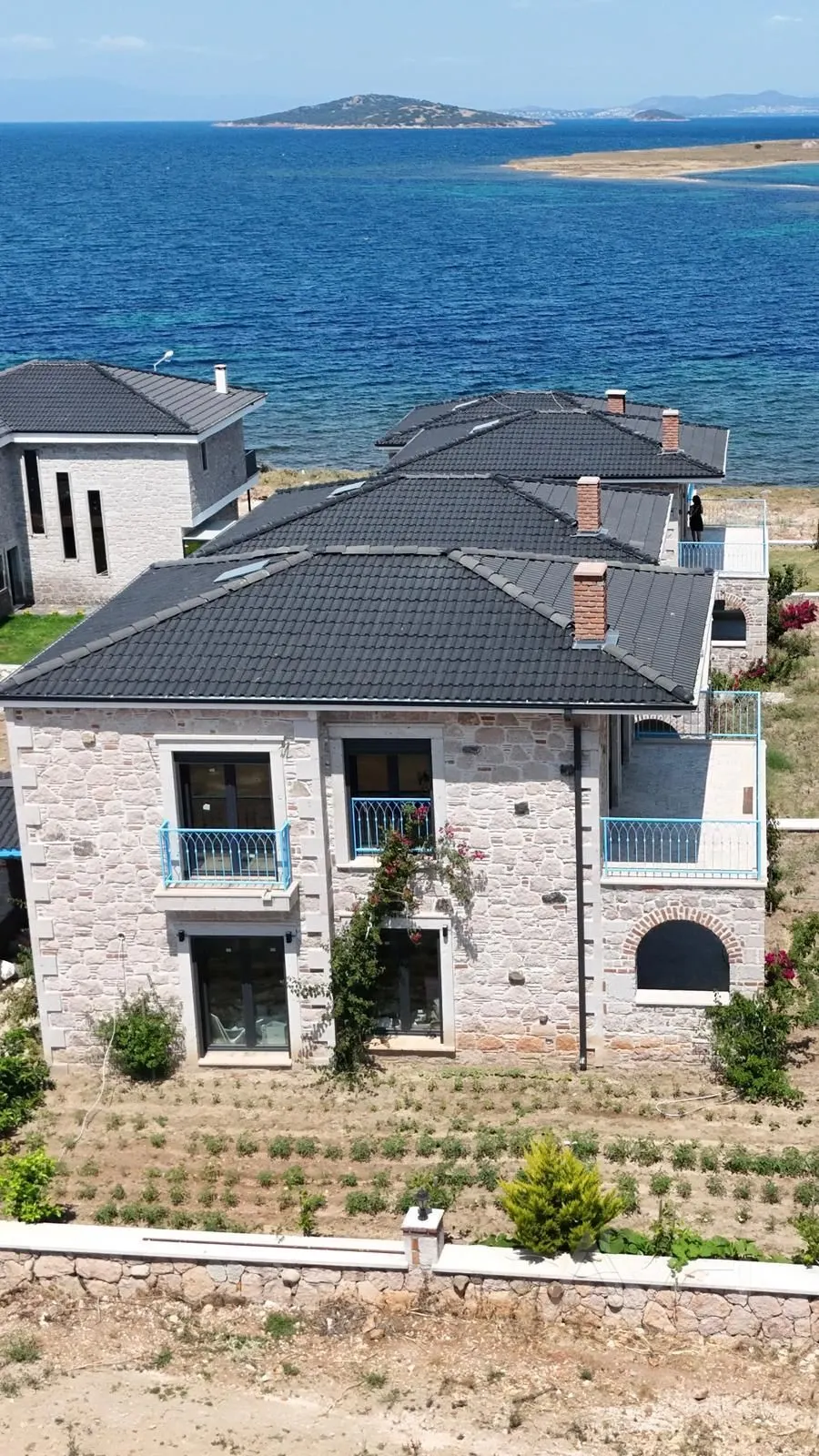 AVCI’DAN CUNDA’DA DENİZE SIFIR TAŞ VİLLA