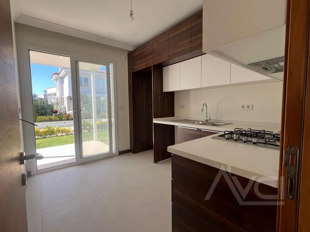 AVCI’DAN DENİZE 250 MT MÜSTAKİL GÜVENLİKLİ HAVUZLU VİLLA