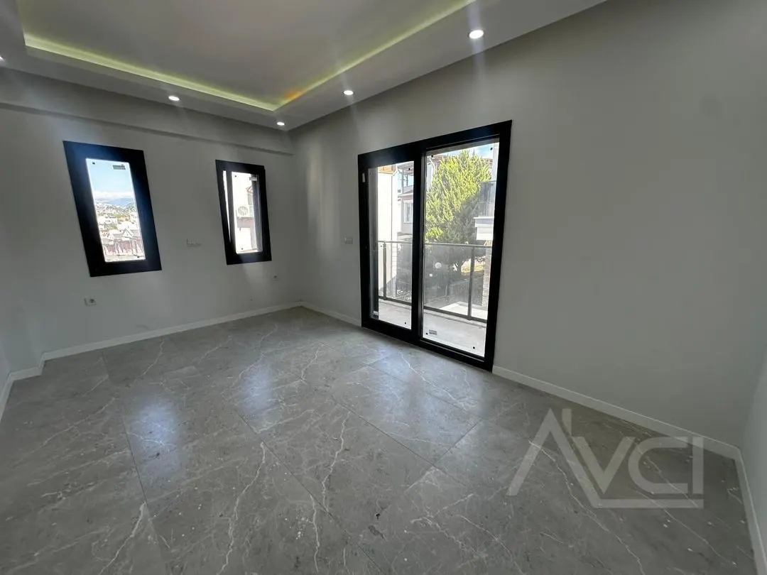 AVCI’DAN TAM MÜSTAKİL BAHÇEDEN DENİZ MANZARALI DENİZ250MT VİLLA