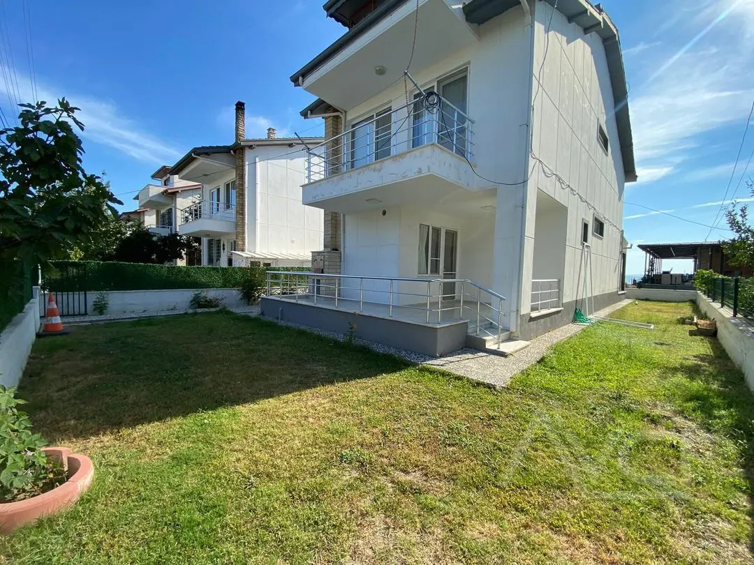 FENERDE DENİZE SIFIR 300M2 ARSA TAM MÜSTAKİL 5+1 VİLLA