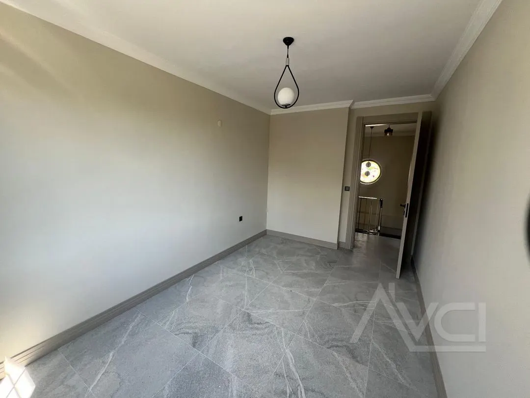 AVCI’DAN NARLI’DA DENİZE 200 MT TAM MÜSTAKİL 2 KATLI VİLLA