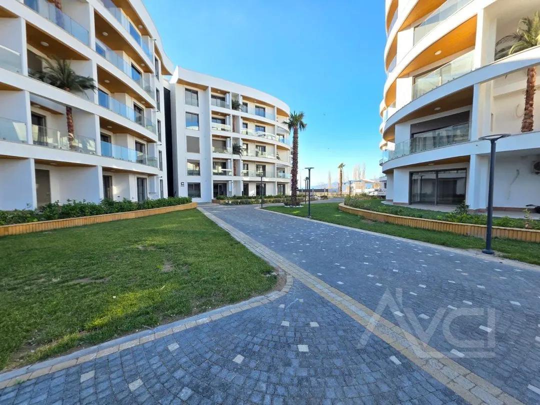 AVCI'DAN ÖREN MODERN'DE YETKİLİ HAVUZLU K.OTOPARKLI 1+1
