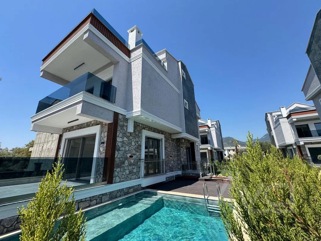 AVCI’DAN YOLUN ALTINDA MÜSTAKİL HAVUZLU 4+1 VİLLA