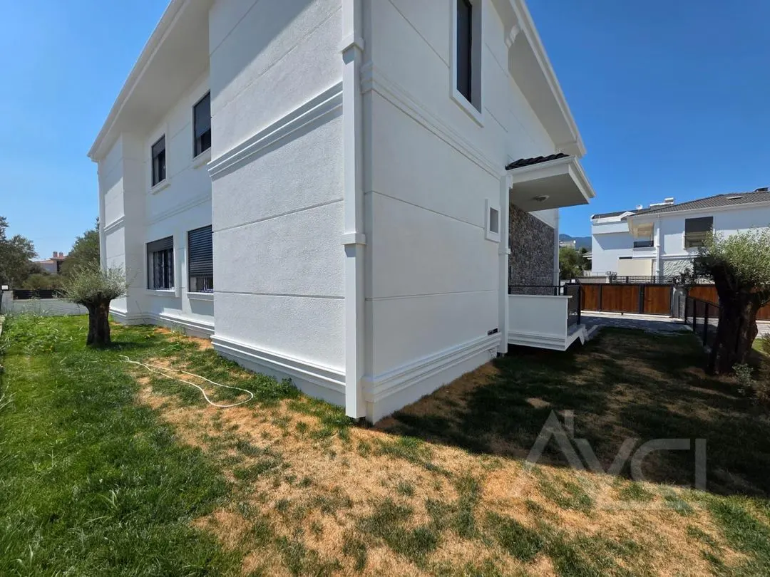 AVCI’DAN 4+1 GİRİŞTE ODALI AYRI MUTFAK DENİZE 350MT VİLLA
