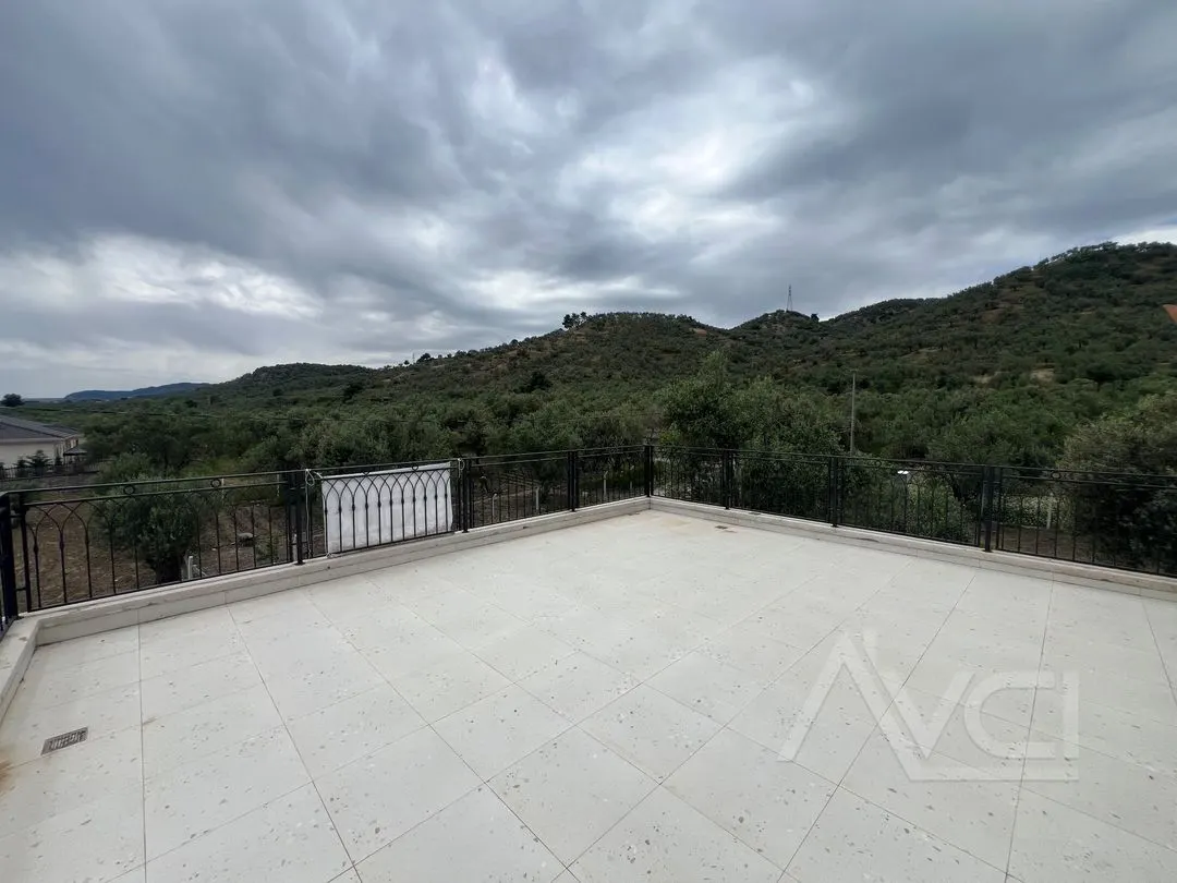 AVCI’DAN 700M2 ARSA İÇİNDE GİRİŞTE 2 ODALI HAVUZLU LÜKS ALAÇATİ TARZI VİLLA