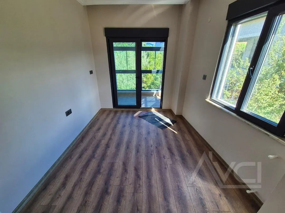 AVCI’DAN AKÇAY GÜRE ARASI DENİZE 750 MT LÜKS SIFIR 4+1 VİLLA
