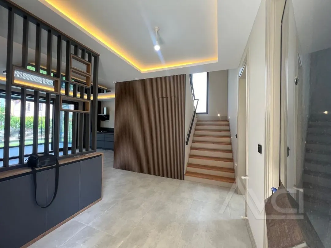 AVCI’DAN NARLI ALTINDA DENİZE 50MT LÜKS TAM MÜSTAKİL VİLLA