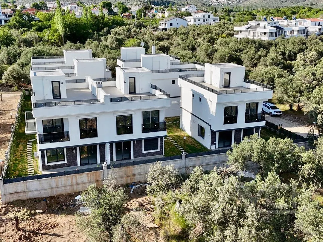 AVCI’DAN HAVUZLU GİRİŞTE ODALI 4+1 LÜKS VİLLALAR