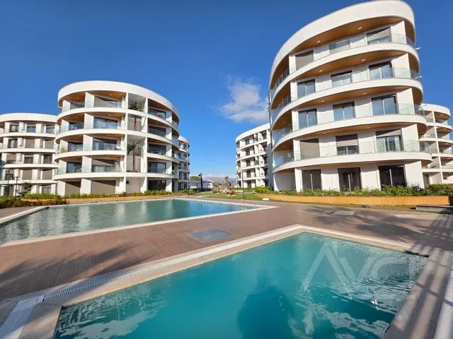 AVCI'DAN ÖREN MODERN'DE YETKİLİ HAVUZLU K.OTOPARKLI 1+1