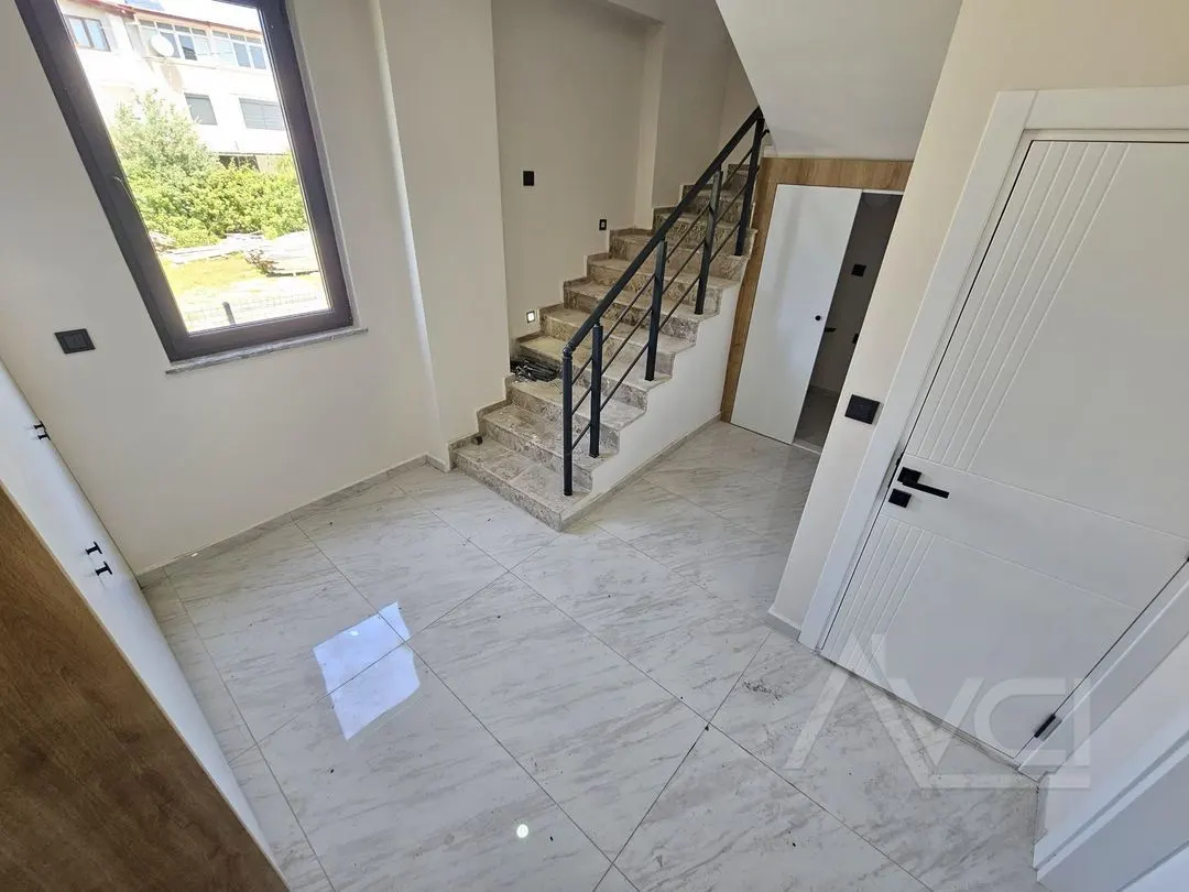AVCI’DAN FENER HAVACILAR ARASI DENİZE 50 MT 4+1 SIFIR VİLLA
