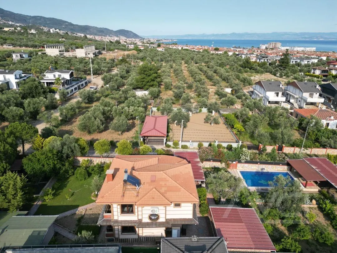 AVCI’DAN 1,500 M2 ARSA İÇİNDE 2 MÜŞTEMİLATLI HAVUZLU MALİKANE