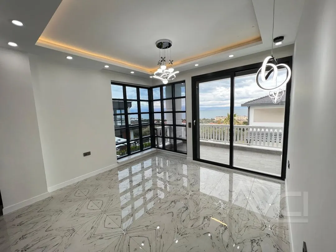 AVCI’DAN ALTINOLUK’TA 600M2 ARSA İÇİNDE BEYAZ KONAK
